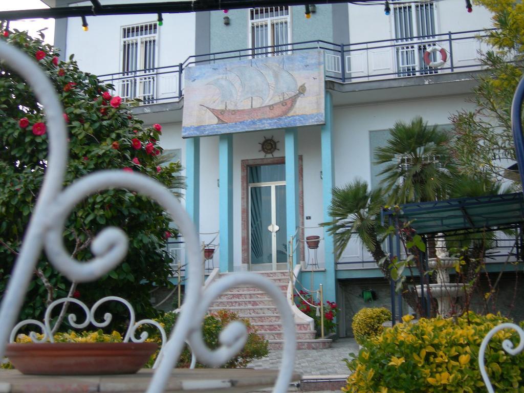 B&B La Nave Napels Buitenkant foto